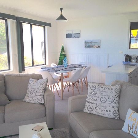 Kingfisher Cottage Beachfront At The Binalong Bay 外观 照片