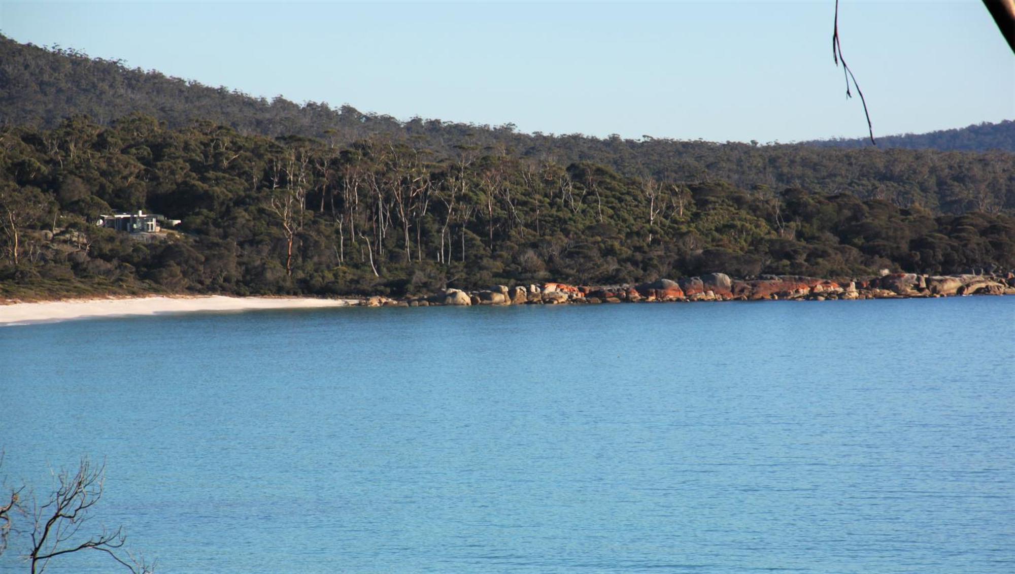 Kingfisher Cottage Beachfront At The Binalong Bay 外观 照片