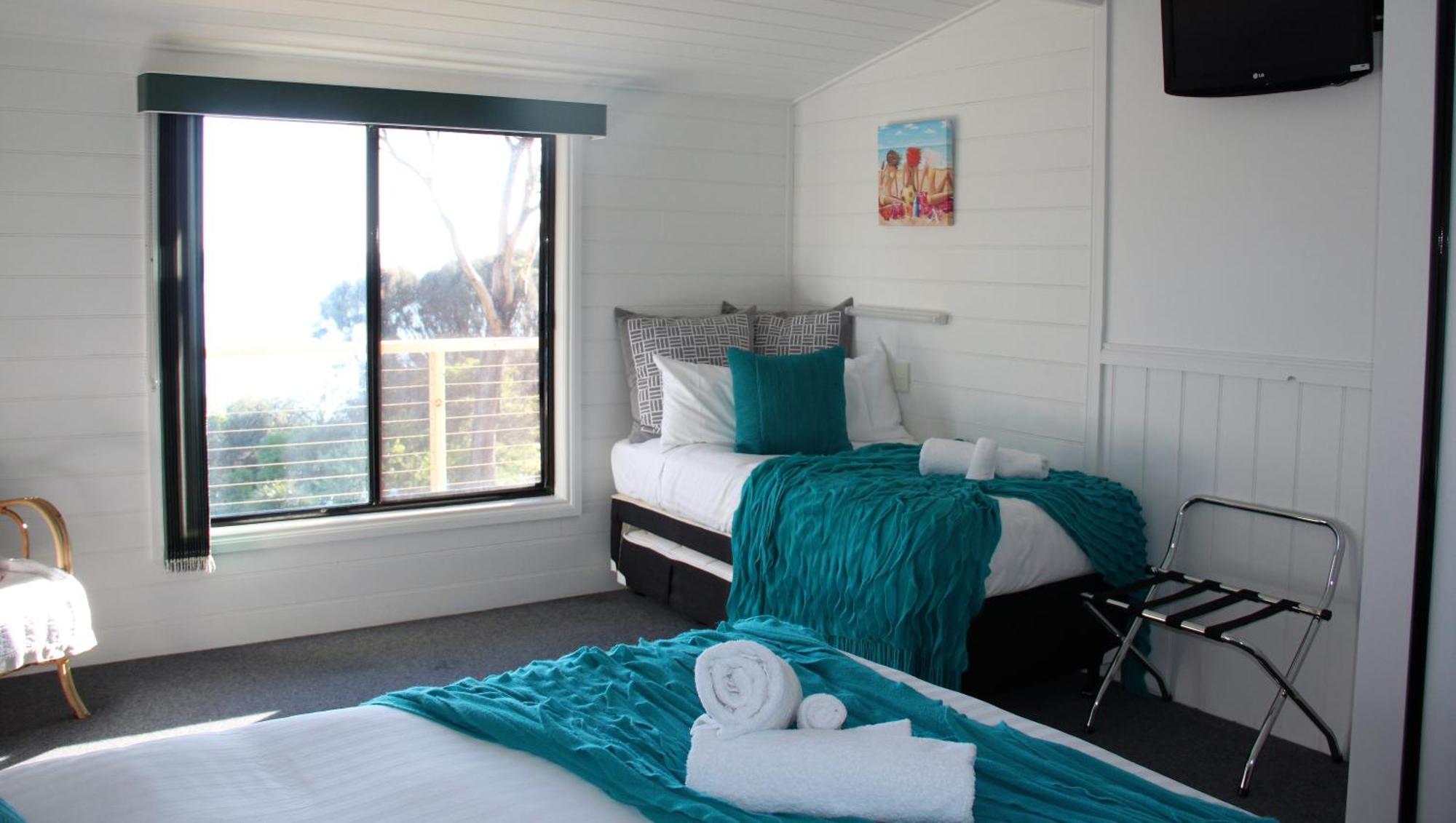 Kingfisher Cottage Beachfront At The Binalong Bay 外观 照片