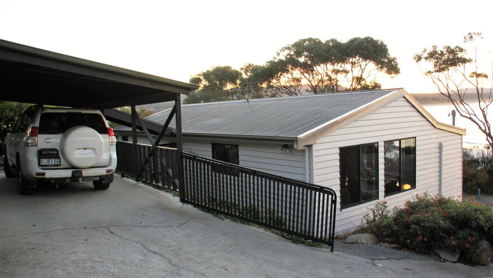 Kingfisher Cottage Beachfront At The Binalong Bay 外观 照片