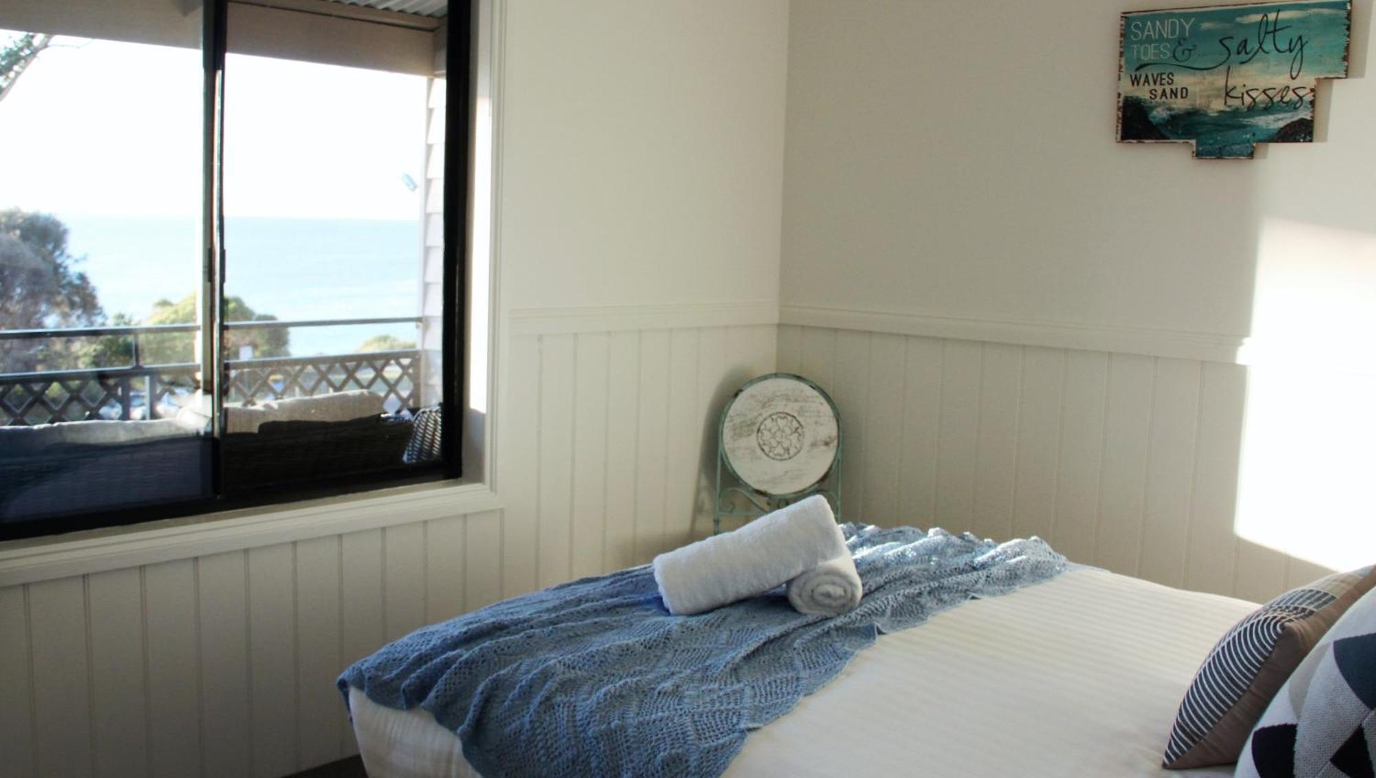 Kingfisher Cottage Beachfront At The Binalong Bay 外观 照片