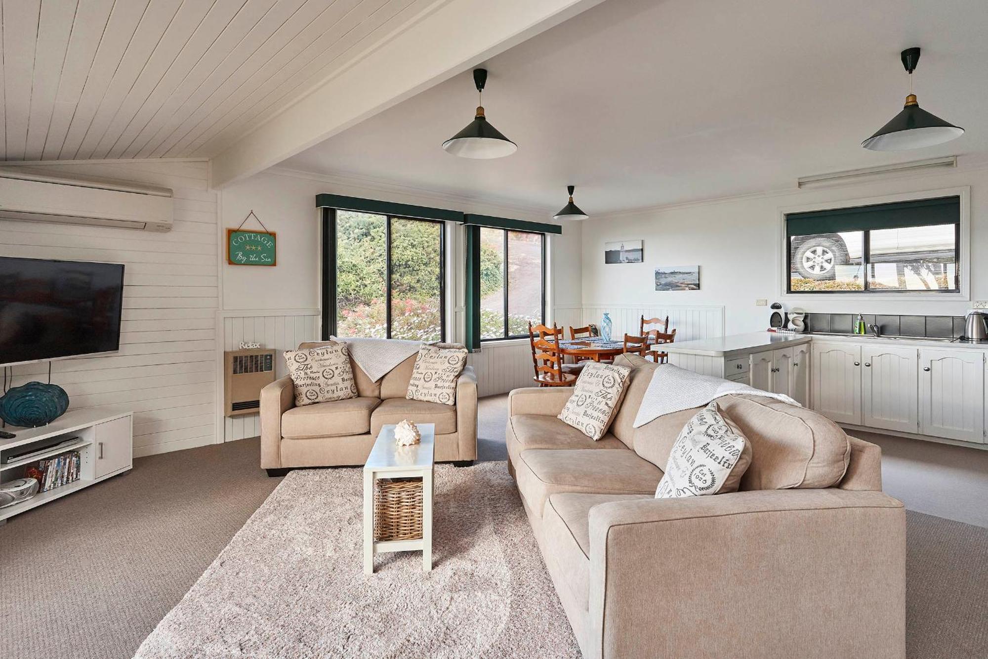 Kingfisher Cottage Beachfront At The Binalong Bay 外观 照片