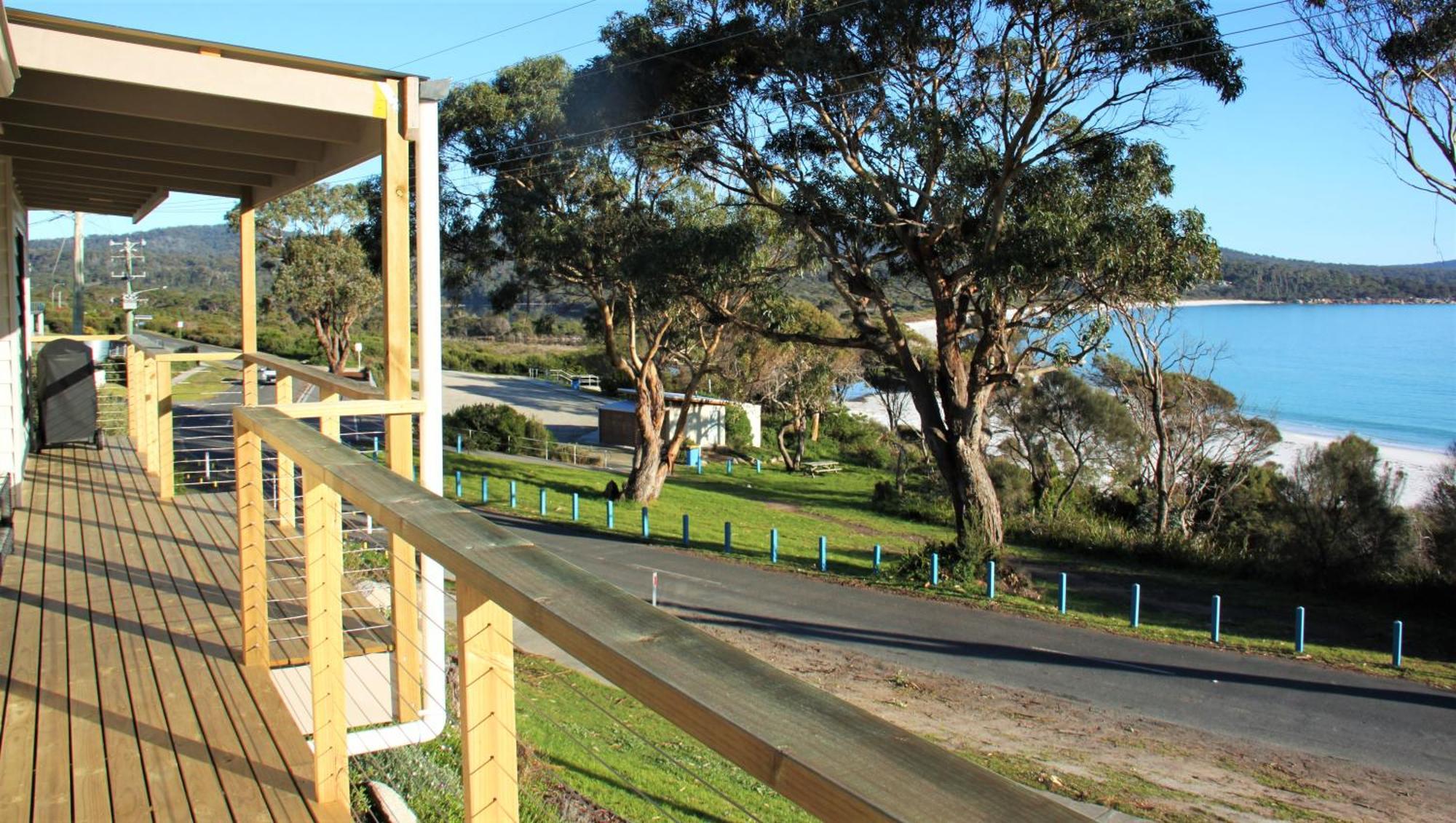 Kingfisher Cottage Beachfront At The Binalong Bay 外观 照片
