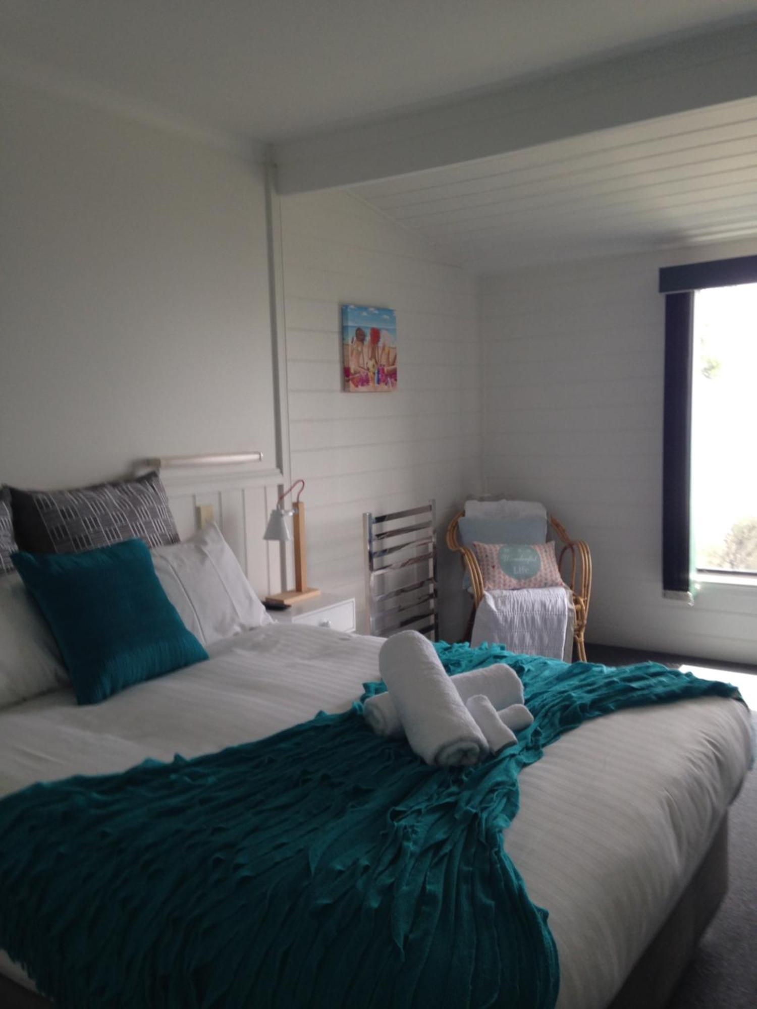 Kingfisher Cottage Beachfront At The Binalong Bay 外观 照片