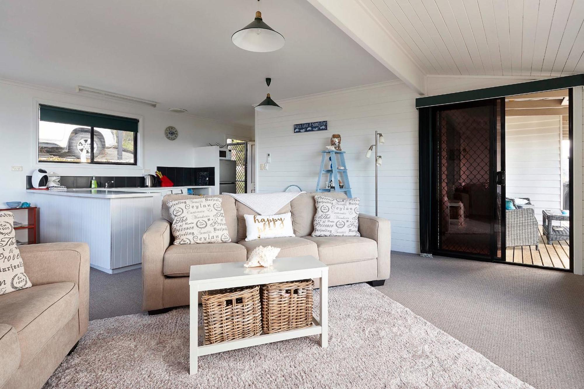 Kingfisher Cottage Beachfront At The Binalong Bay 外观 照片